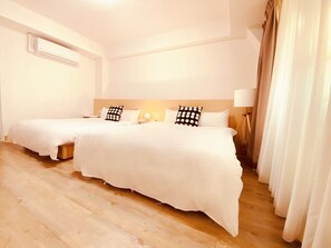 Quadruple Room (no parking) | Premium bedding, desk, blackout drapes, free WiFi - Huru House (Taichung)
