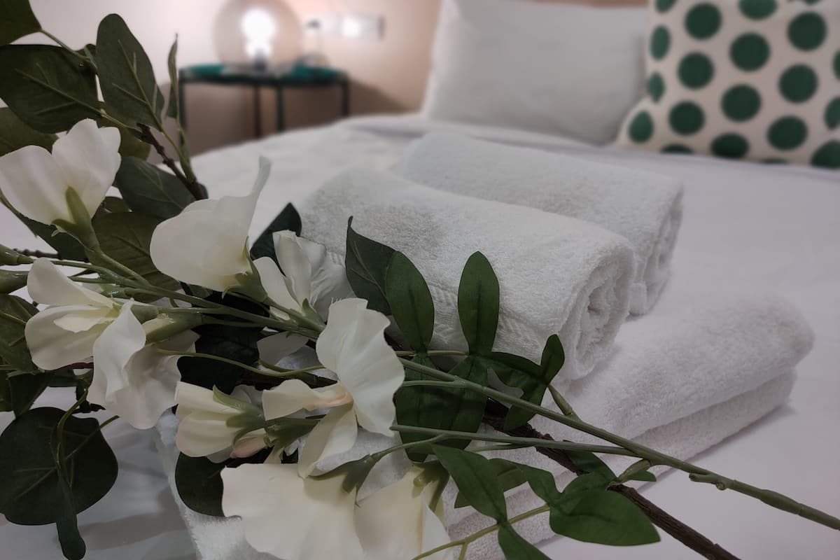 Familie suite (no parking) | 1 slaapkamer, luxe beddengoed, een bureau, verduisterende gordijnen
