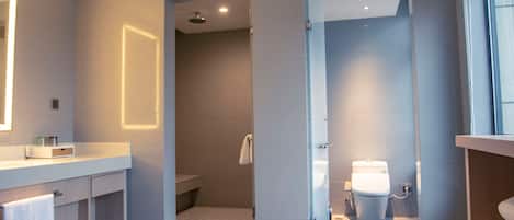 Elite Double Room, Non Smoking | Bathroom amenities | Shower, free toiletries, hair dryer, slippers