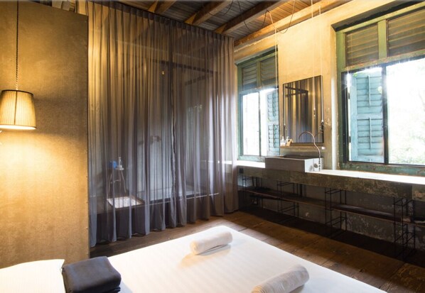 Chambre Standard (Queen) | Salle de bain | Douche, serviettes fournies
