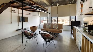 Habitación familiar (Deluxe) | Zona de estar