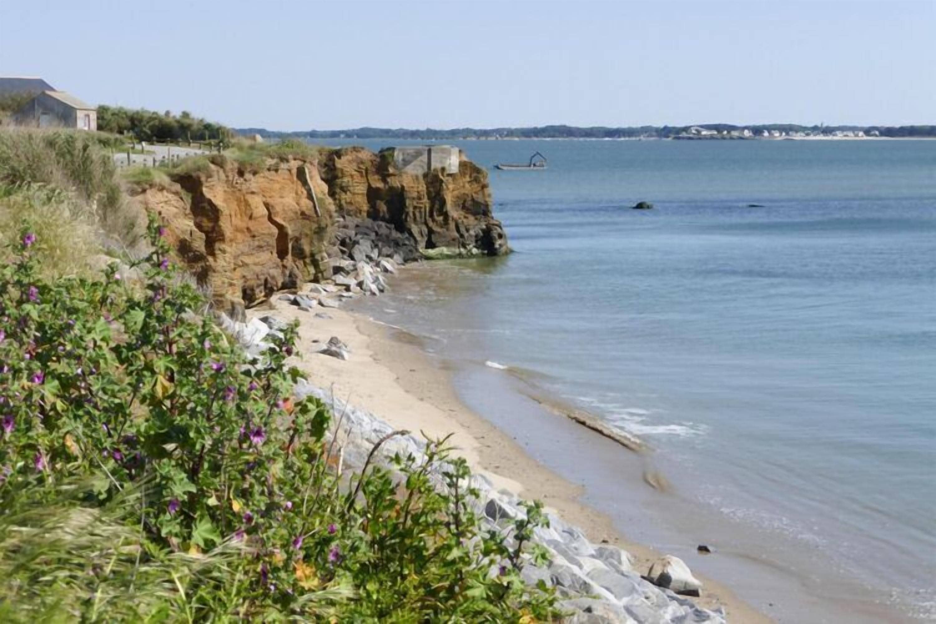 Una spiaggia nelle vicinanze