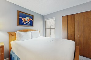3 bedrooms, iron/ironing board, Internet, bed sheets