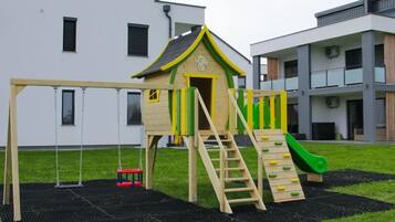 Children’s play area – outdoor