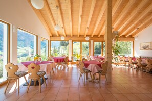 Garden views  - Hotel Cuntera (Medel)