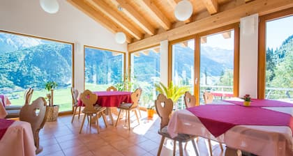 Hotel Cuntera