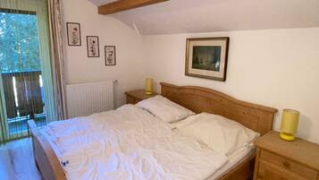 4 bedrooms, iron/ironing board, WiFi