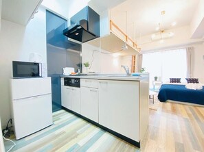 Desk, iron/ironing board, free WiFi, bed sheets - OUCHI HOTEL Otemachi (Hiroshima)