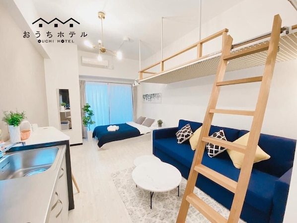 Desk, iron/ironing board, free WiFi, bed sheets - OUCHI HOTEL Otemachi (Hiroshima)