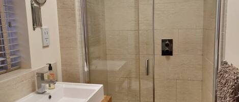 Shower, hair dryer, towels