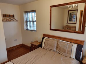 3 bedrooms, iron/ironing board, internet, bed sheets - 3 BR Ensuite Cottage  Private Garden & Parking Near St Neots (Saint Neots)