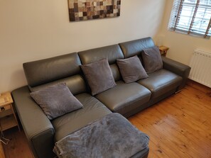 TV - 3 BR Ensuite Cottage  Private Garden & Parking Near St Neots (Saint Neots)
