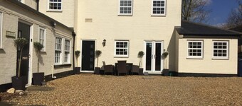 3 BR Ensuite Cottage  Private Garden & Parking Near St Neots