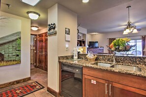 Interior - 2 Mi to Attractions: Pigeon Forge Condo (Pigeon Forge)