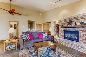 Télévision, cheminée