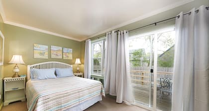 Walk To Beaches, Main Street, and Harbor. 1BR Cottage. Quiet Area. Captain Gosnold Village 16B
