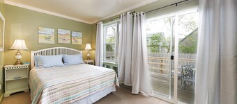 Walk To Beaches, Main Street, and Harbor. 1BR Cottage. Quiet Area. Captain Gosnold Village 16B