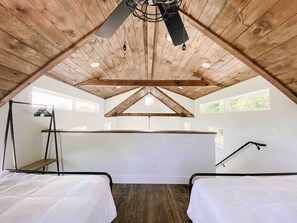 2 sovrum, skrivbord, strykjärn/strykbräda och wi-fi