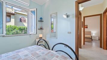 2 slaapkamers, een strijkplank/strijkijzer, gratis wifi, beddengoed