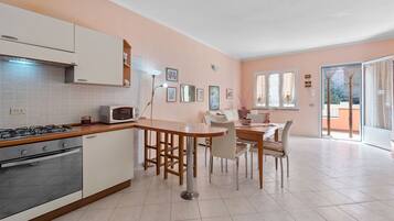 Fridge, microwave, stovetop, coffee/tea maker