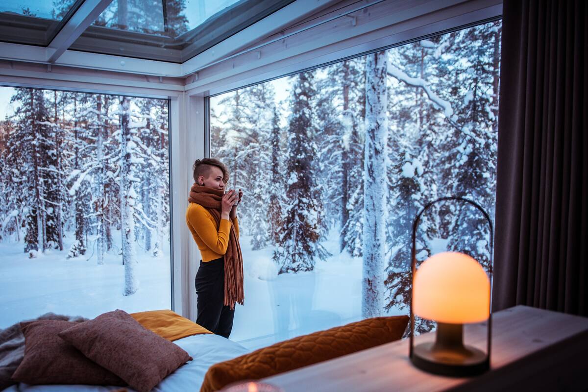 Glass Cabin | 高級寝具、デスク、防音設備、客室ごとに異なる装飾