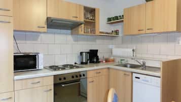Kühlschrank, Mikrowelle, Ofen, Geschirrspüler
