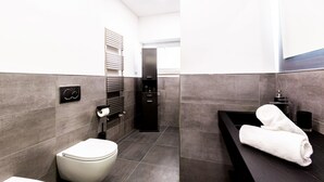 Shower, free toiletries, hair dryer, bidet - Brand new with terrace, solarium, gym&tennis court (Sorrento)