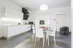 Dining - Brand new with terrace, solarium, gym&tennis court (Sorrento)