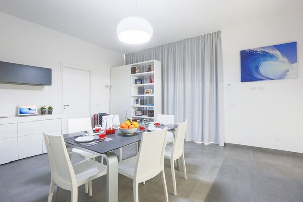 Dining - Modern spacious apartment with terrace, balconies, solarium & gym (Sorrento)