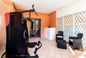 Fitness facility - Modern spacious apartment with terrace, balconies, solarium & gym (Sorrento)