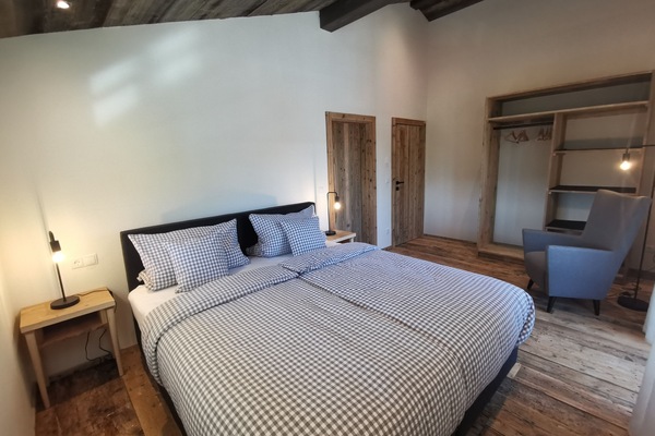Schlafzimmer 1