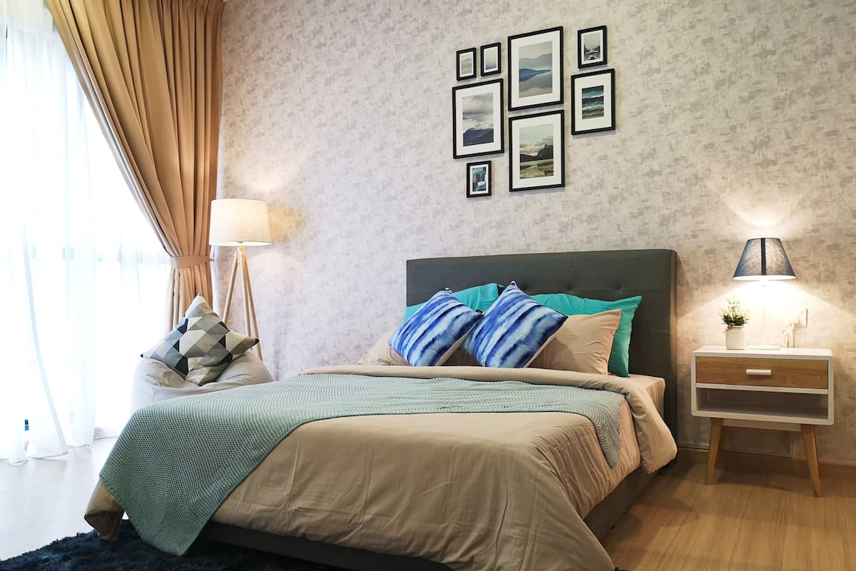 Comfy Studio - Essential Travelers Only | 2 Schlafzimmer, Bügeleisen/Bügelbrett, kostenloses WLAN, Bettwäsche