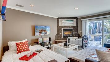 Villa, 3 Bedrooms | 3 bedrooms, laptop workspace, iron/ironing board, travel crib
