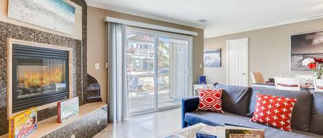Villa, 3 Bedrooms | Living room | 50-inch TV with cable channels, Netflix, toys