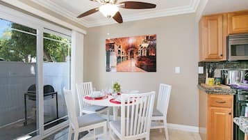 Apartment (2 Bedrooms) | Dining