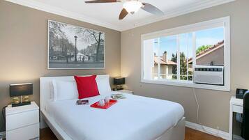 Apartment (2 Bedrooms) | 2 bedrooms, premium bedding, desk, laptop workspace