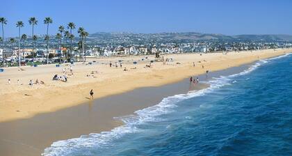 Costa Mesa/Newport - Fast WiFI - Work Stations - Free Parking - Self Check In! (CM-1)
