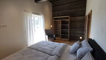 3 bedrooms, free WiFi, bed sheets