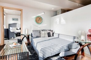 2 habitaciones y espacio para trabajar con laptop 