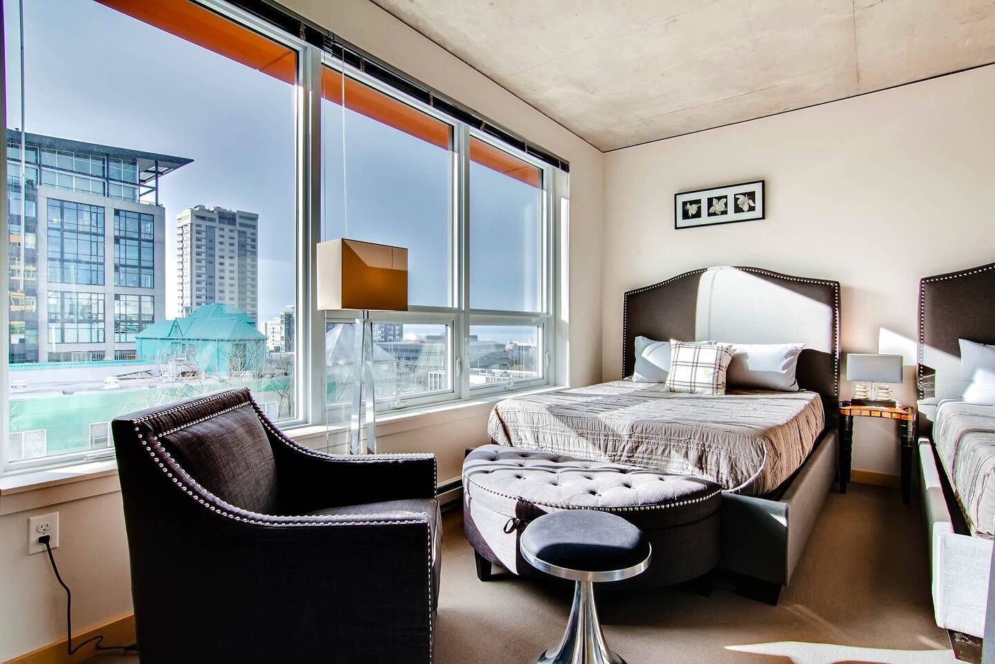 2 habitaciones y espacio para trabajar con laptop 