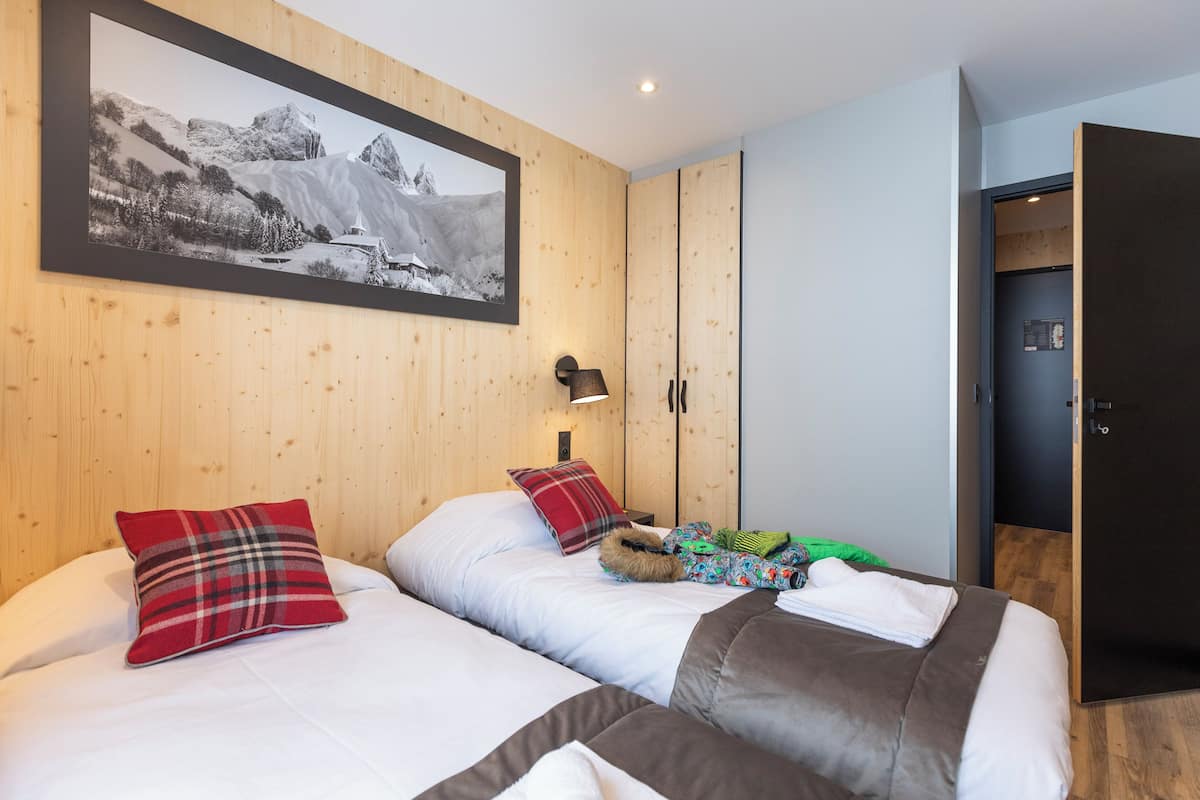 3 bedrooms, soundproofing, free cribs/infant beds, free WiFi
