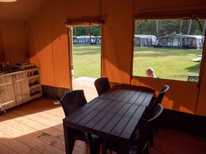 Tent (Safarizelt 6 Per mit eigener Sanitäre) | Dineren op de kamer