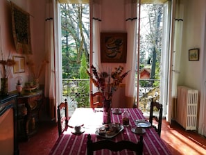 Free daily continental breakfast - Embarben Maison d'hotes (Saint-Chamas)