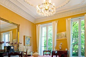 Free daily continental breakfast - Embarben Maison d'hotes (Saint-Chamas)