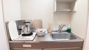 Studio, parveke (202) | Yksityinen keittonurkkaus | Jääkaappi, mikroaaltouuni, liesi, paistolaatta