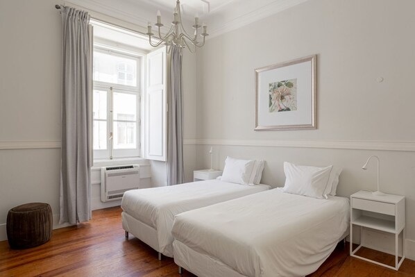 4 dormitorios, tabla de planchar con plancha, wifi y ropa de cama