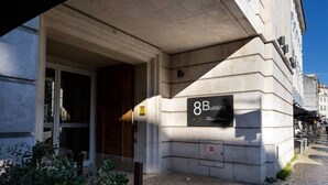 The exterior of a building with a sign that reads "8B Building" and "Five Stars." - JOIVY Spacious 1-bed Apt nearby Time Out Market &subway (Lisboa)