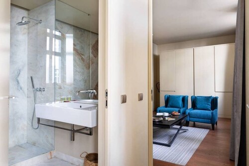JOIVY Spacious 1-bed Apt nearby Time Out Market &subway
