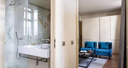 JOIVY Spacious 1-bed Apt nearby Time Out Market &subway