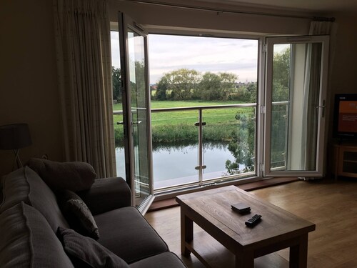 Riverside Penthouse  2BR & 2 Bath  2 Parking View  Near St Neots